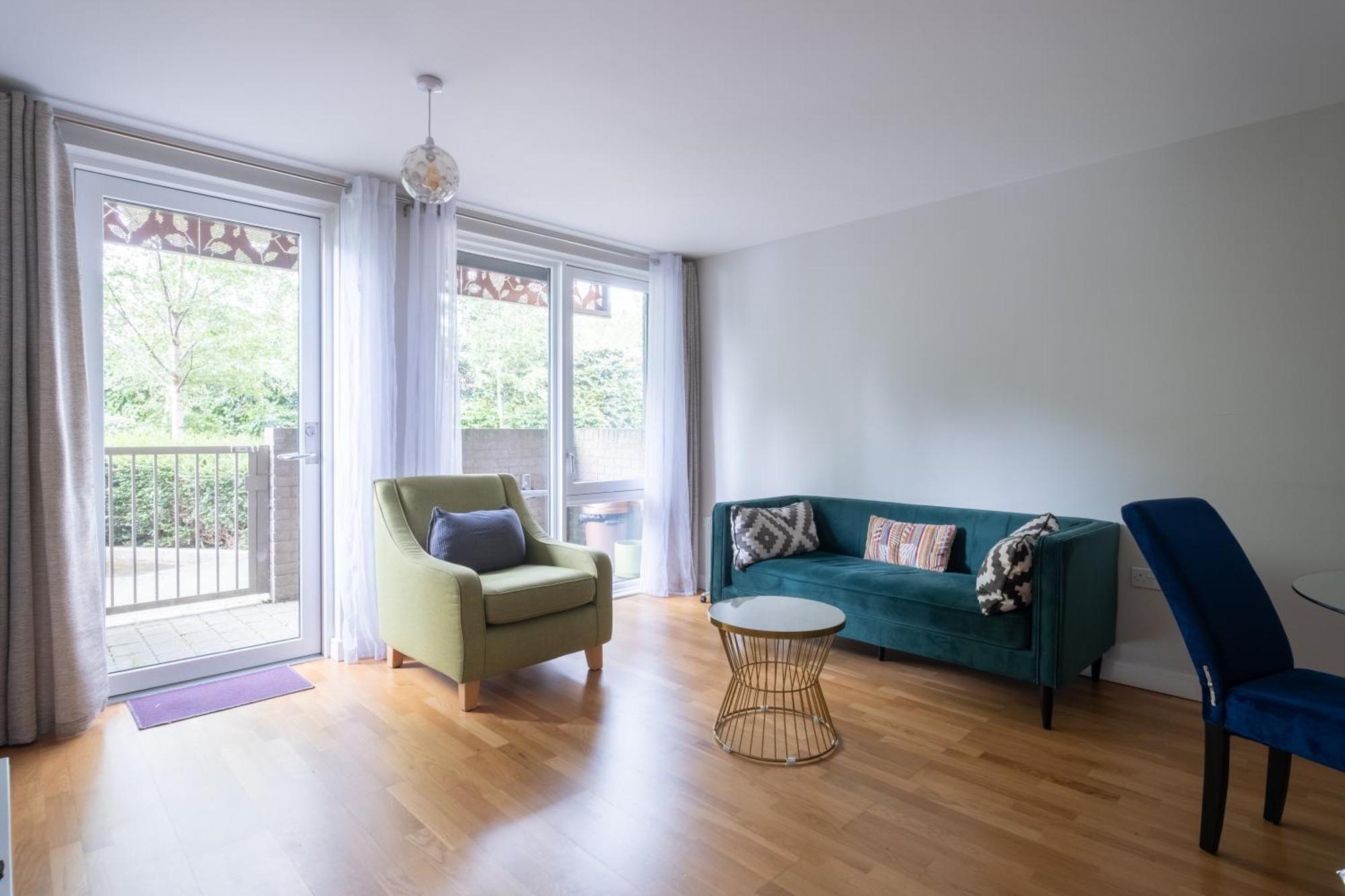 Brand New London Flat With Car Park Daire Dış mekan fotoğraf
