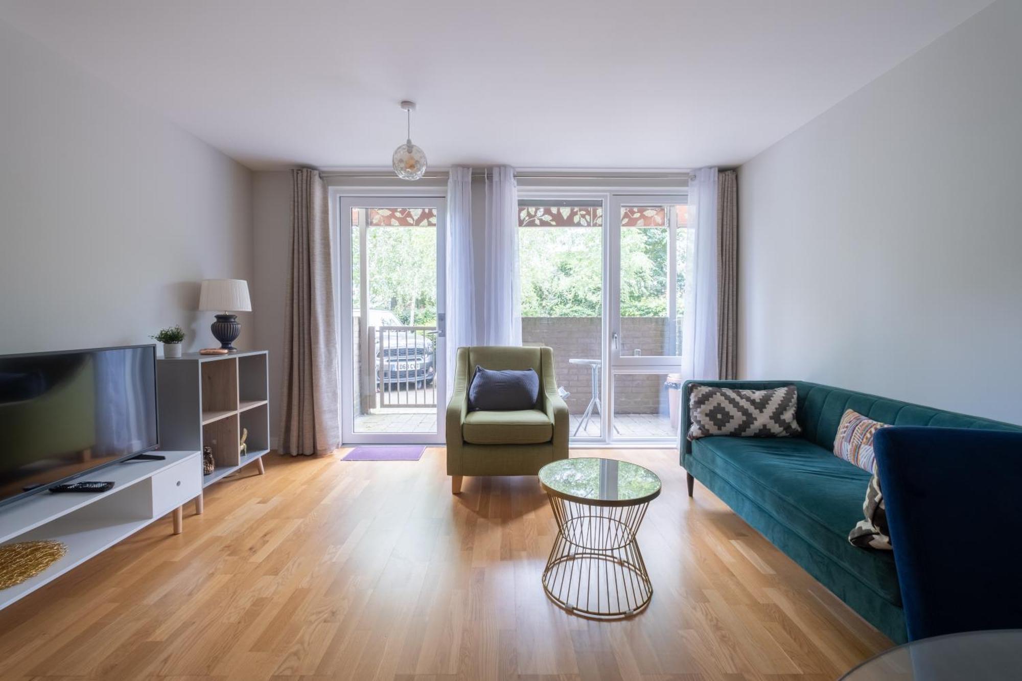 Brand New London Flat With Car Park Daire Dış mekan fotoğraf